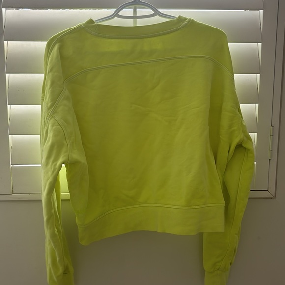 Lulu cropped sweater size 6 - Picture 2 of 4